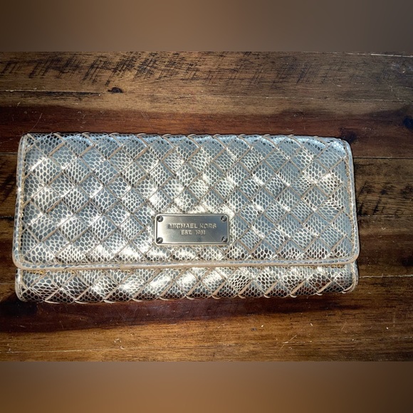 Michael Kors gold oversized quilted clutch - Picture 5 of 6